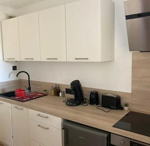 Apartamento Tres Calme, Rdc, 800 M De La Cite Medievale Classee Au Patrimoine De L'unesco *