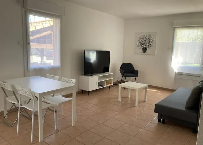 Apartamento Tres Calme, Rdc, 800 M De La Cite Medievale Classee Au Patrimoine De L'unesco
